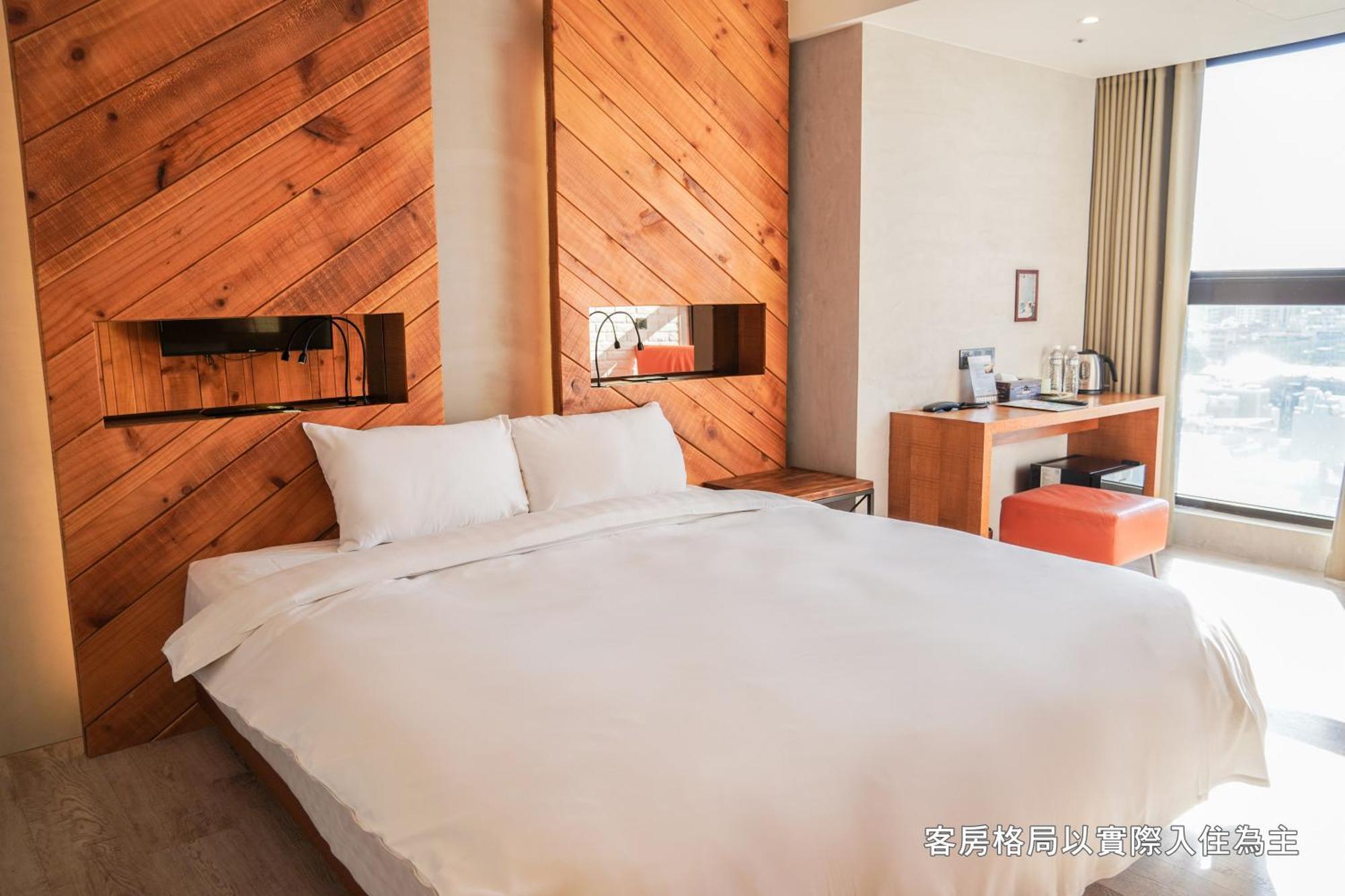 Central Land Hotel Тайджун Екстериор снимка
